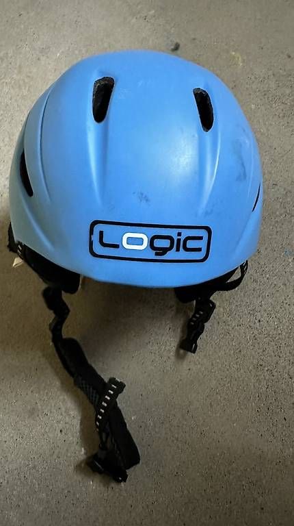 Casques: Skihelm logic 54-56 – D'occasion à Schönenbuch par marisli80 1