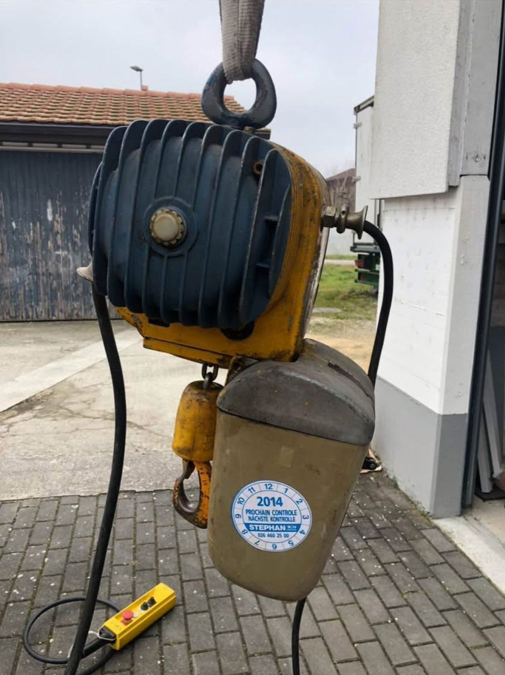 Palans, treuils: Un palan électrique – D'occasion à Russy par Guenefle