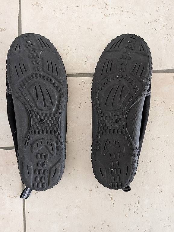 Scarpe da uomo: Badeschuhe, Gr. 37 – Usato da Uster venduto da bikesnow 1