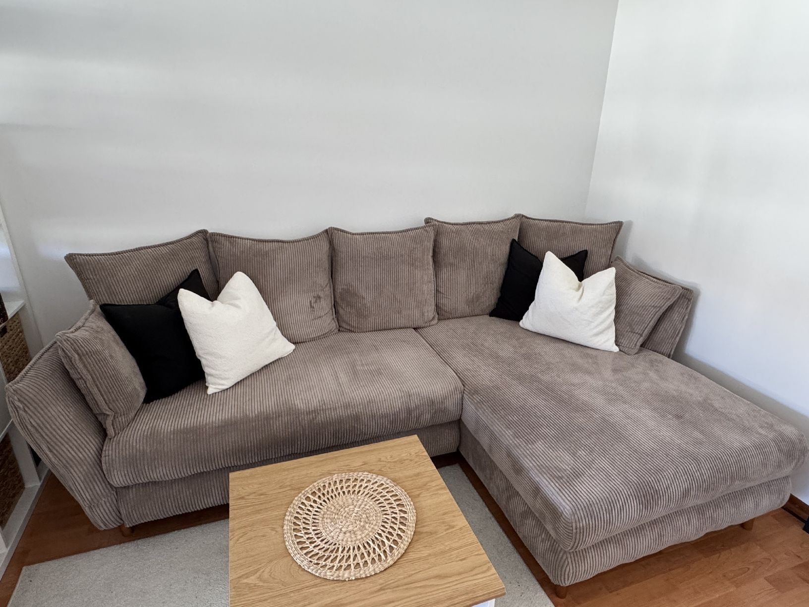 Sofas: Ecksofa mit Schlaffunktion und Bettkasten – Neu (gemäss Beschreibung) aus Baden von ama_2782 1