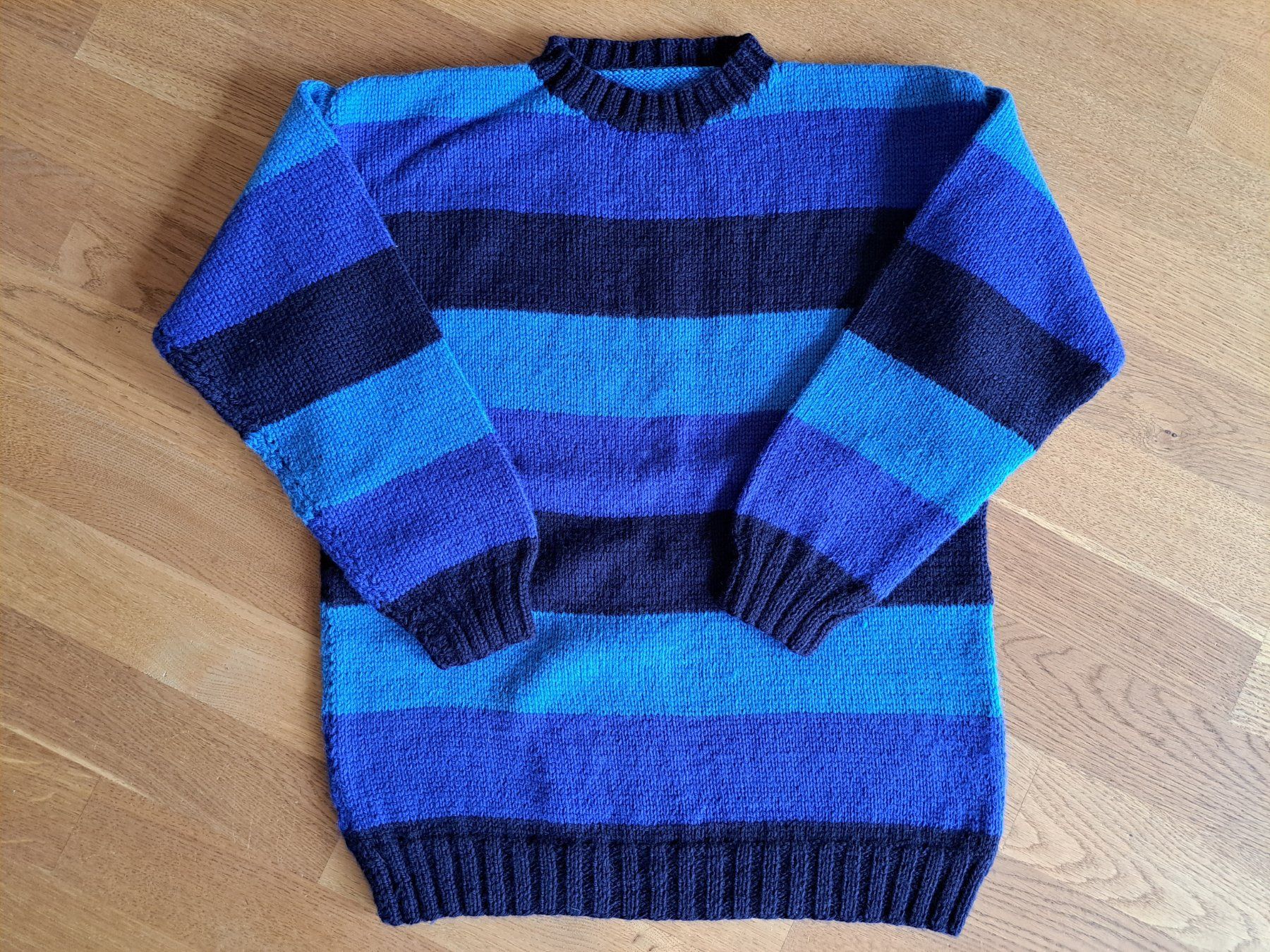 Maglioni & Felpe: Handgestrickter Kinder-Pulli – Usato da Oetwil am See venduto da Kuechenzeit