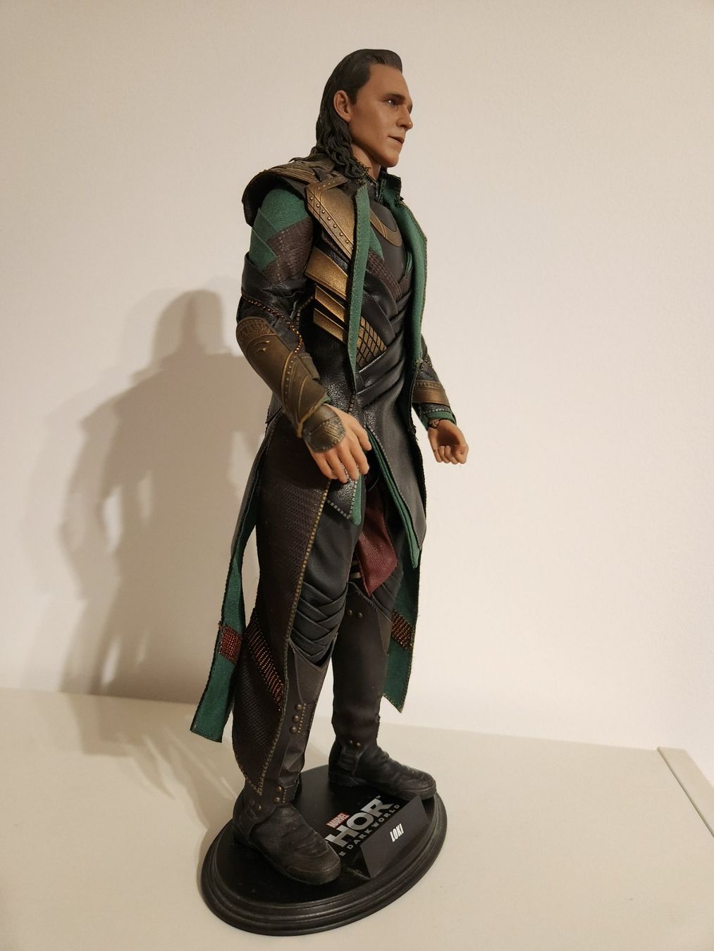 Hot Toys Statuette: Figurine Loki, Thor the dark world – Nuovo (secondo la descrizione) da Pampigny venduto da prue_2010 3