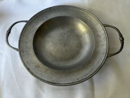 Antike Zinn Servierplatte mit Griffen, Durchmesser 26cm