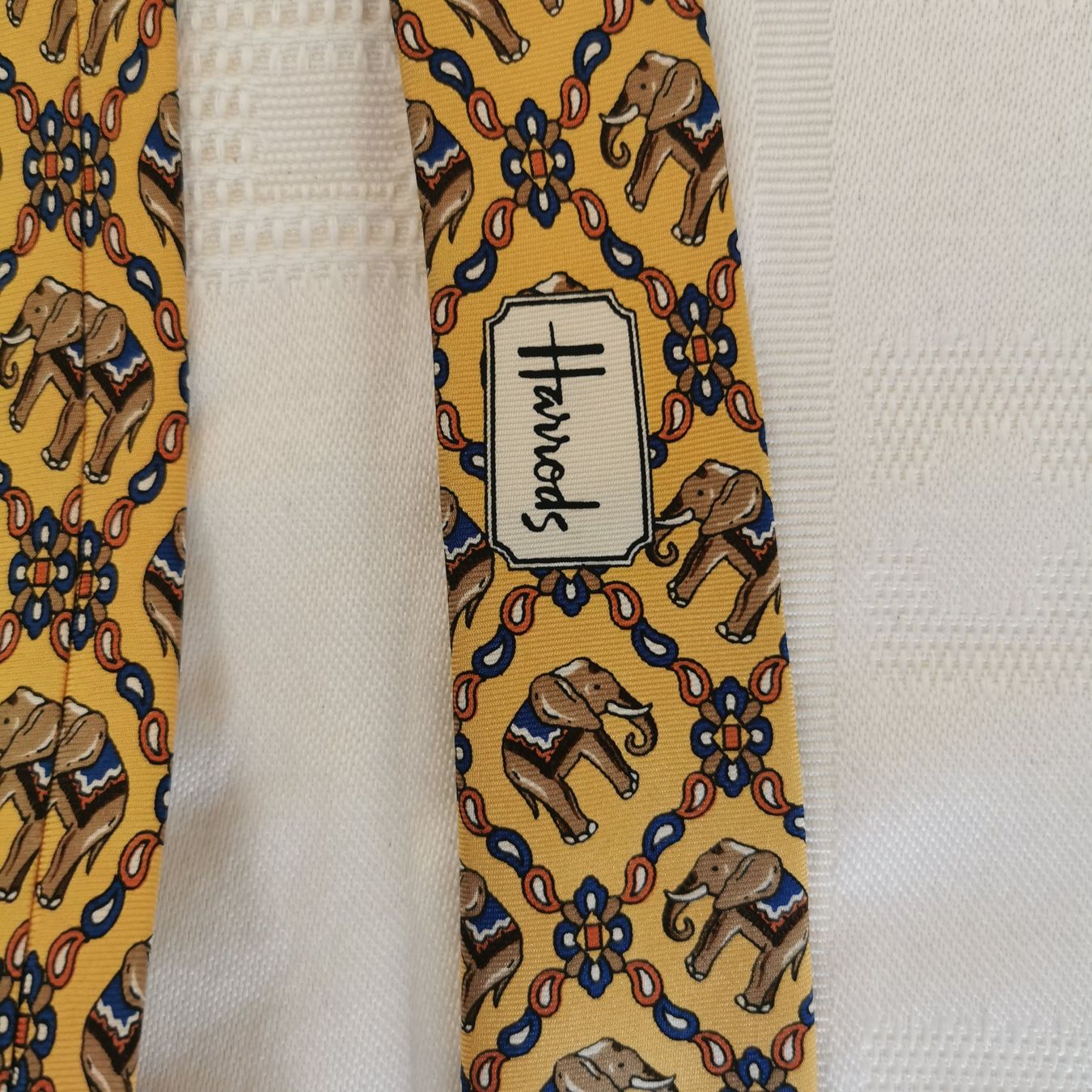 Krawatten: Harrods Krawatte 100% Seide, Elefantenmuster Gold – Gebraucht aus Bern von Second-Hand-Pirat 5