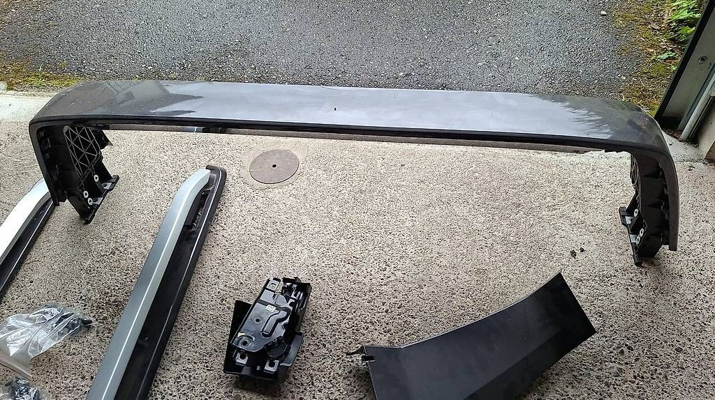 Tutti pezzi di ricambio auto: Ford  Original Laderaumabdeckung – Usato da Dottikon venduto da Strizzi15 3