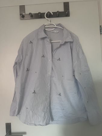 Oversized Hemd, gestreift, Gr. S, mit Strass-Details