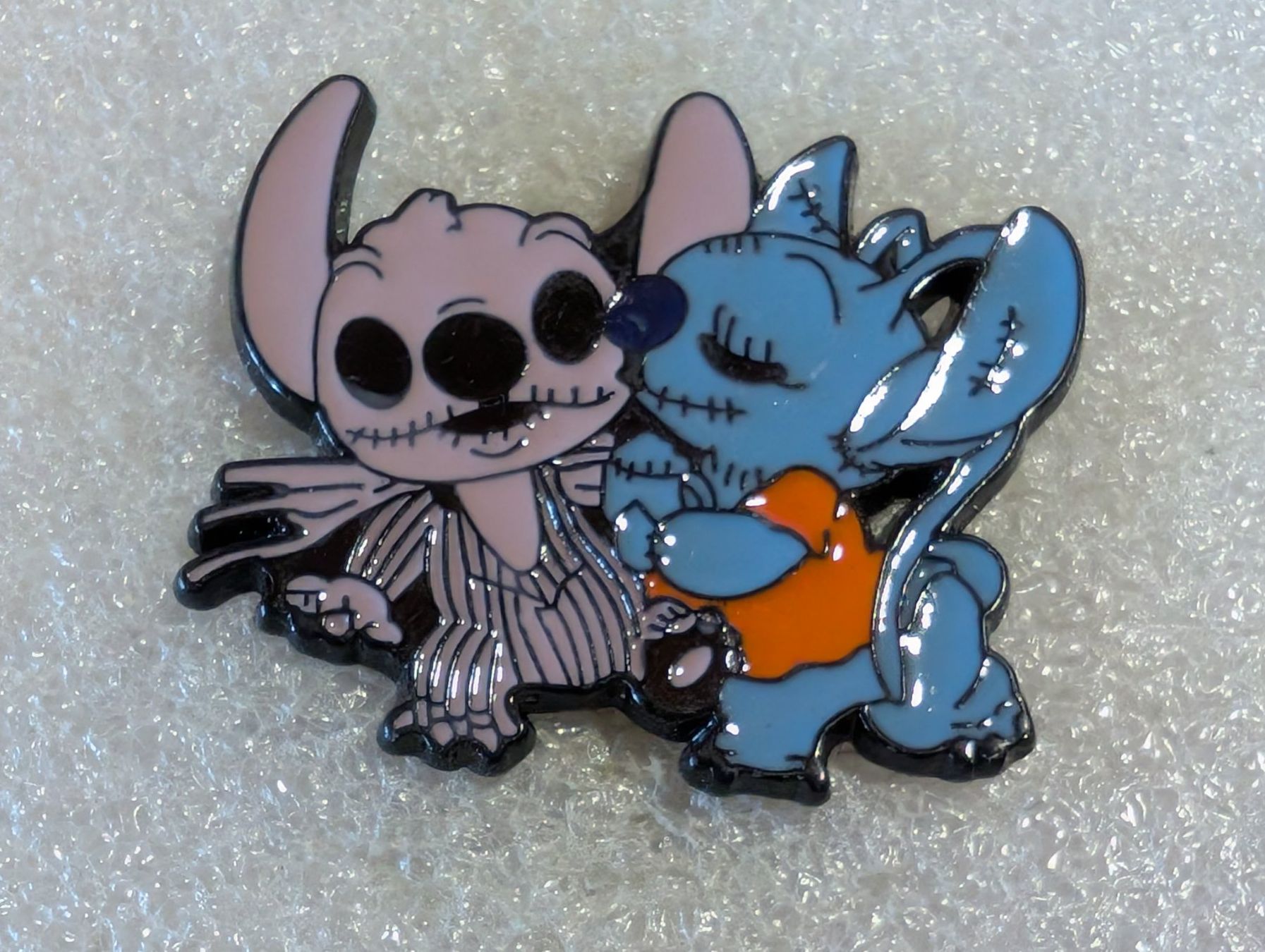 Placchette & Badge: Ansteckpin 233: Disney Stitch – Usato da Oppligen venduto da Pin-Fall-Shop