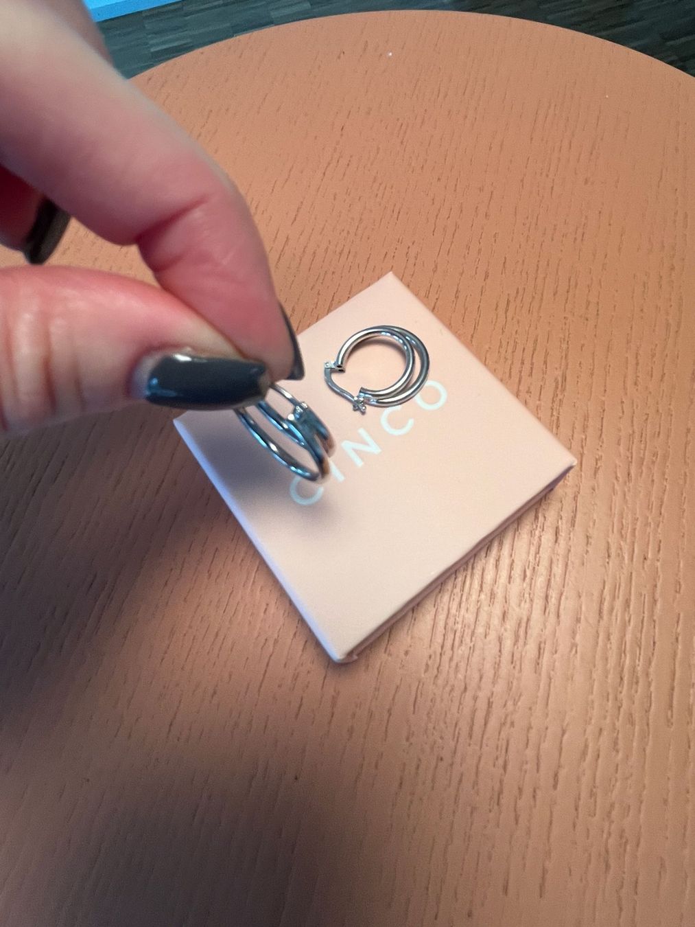 Ohrringe & -stecker: Ohrringe Cinco silber Hoop – Gebraucht aus Zürich von summerinthecity100 2