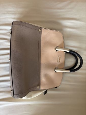 Furla Handtasche  – Elegante Farbkombination