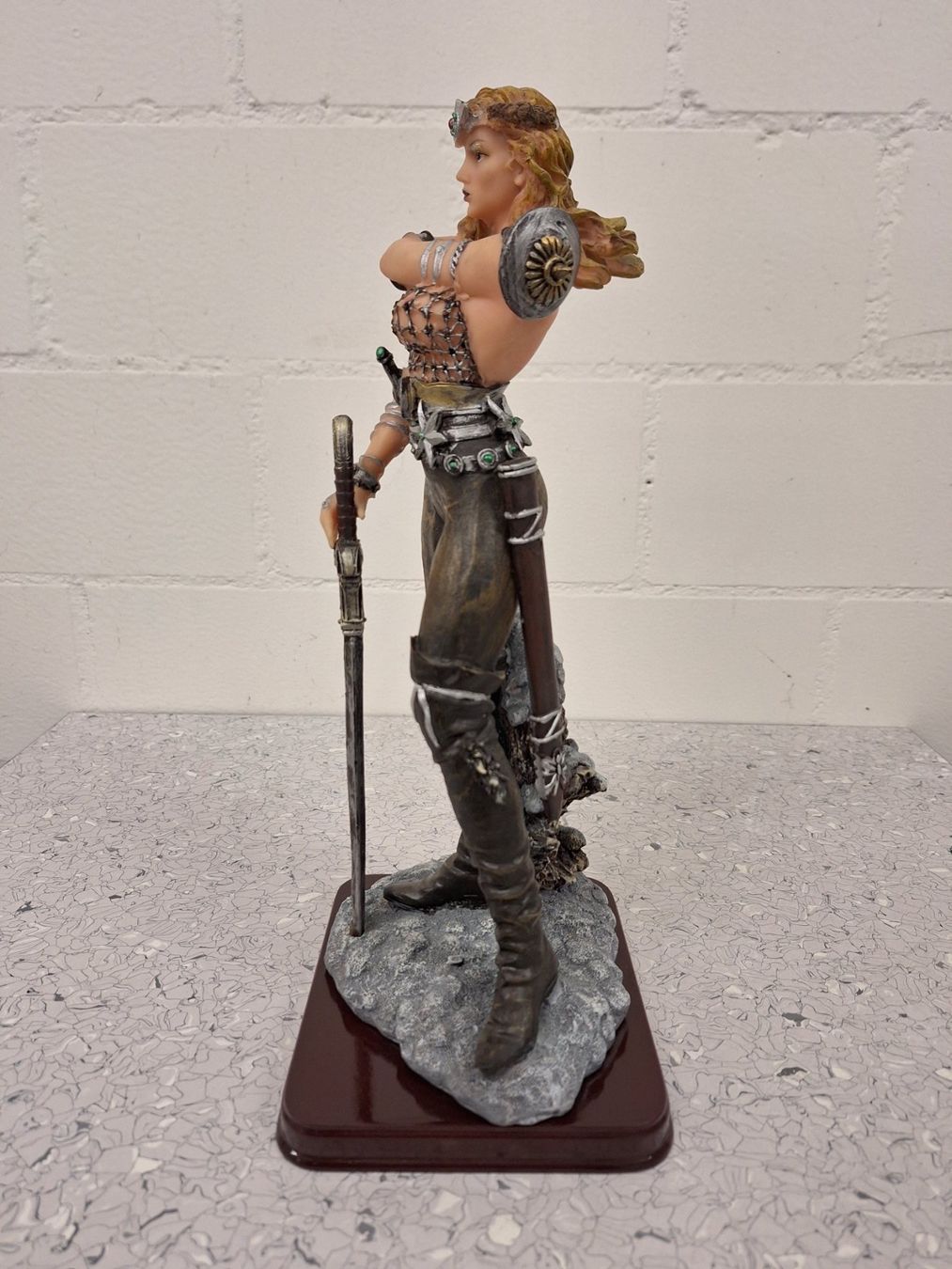 Statuette: Kriegerin (Figur ca. 30cm) – Usato da Niederhasli venduto da ZZoki 1
