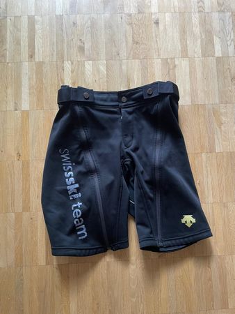 Originale Swiss Ski Team Überzieh Shorts Grösse 42