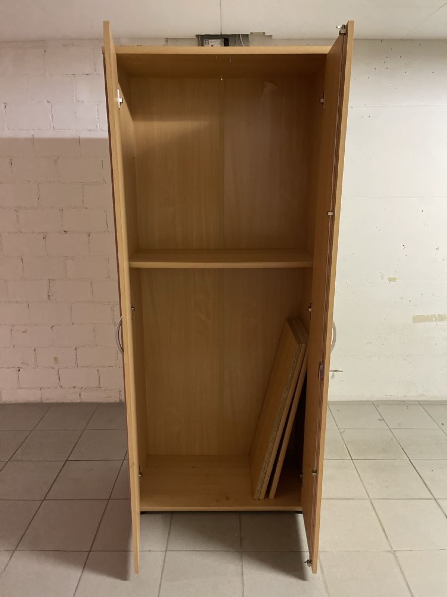Armoires: Schrank gebraucht  – D'occasion à Aarau par lomaxus 1