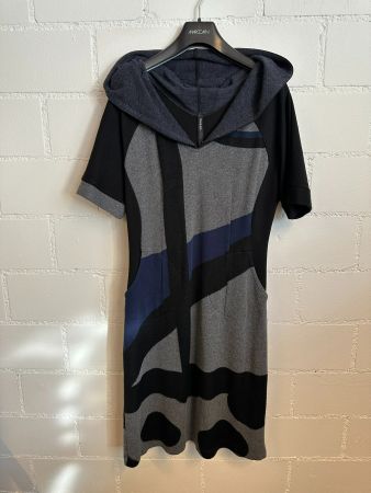 Kleid kurzarm mit Kaputze von Pianura Studio (40)