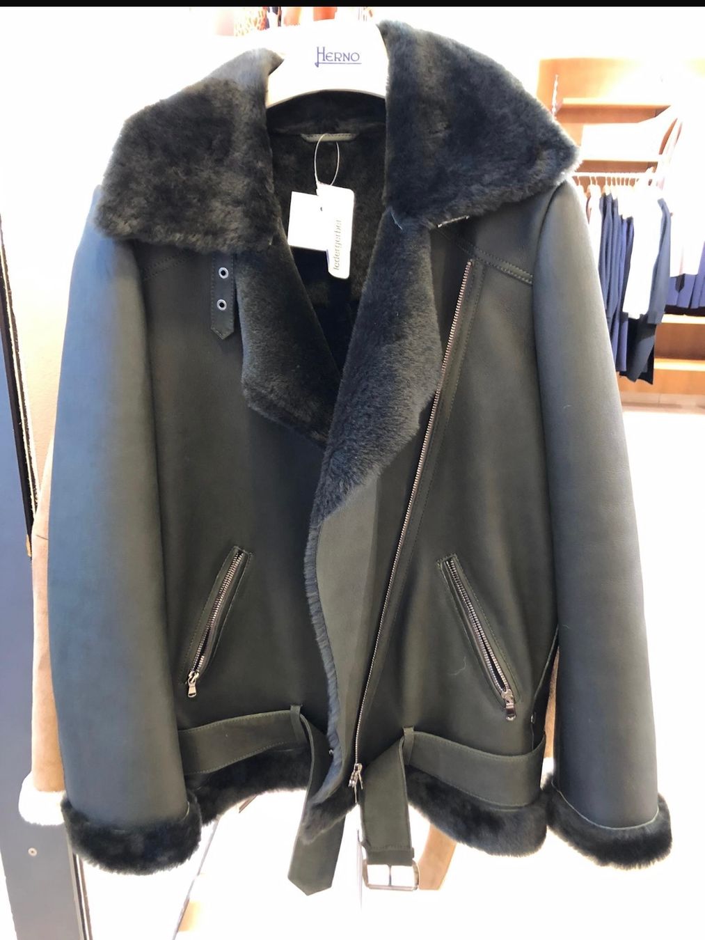 Giacche: Shearling / Lammfell Jacke grau – Nuovo (secondo la descrizione) da Wettingen venduto da Lamadeux