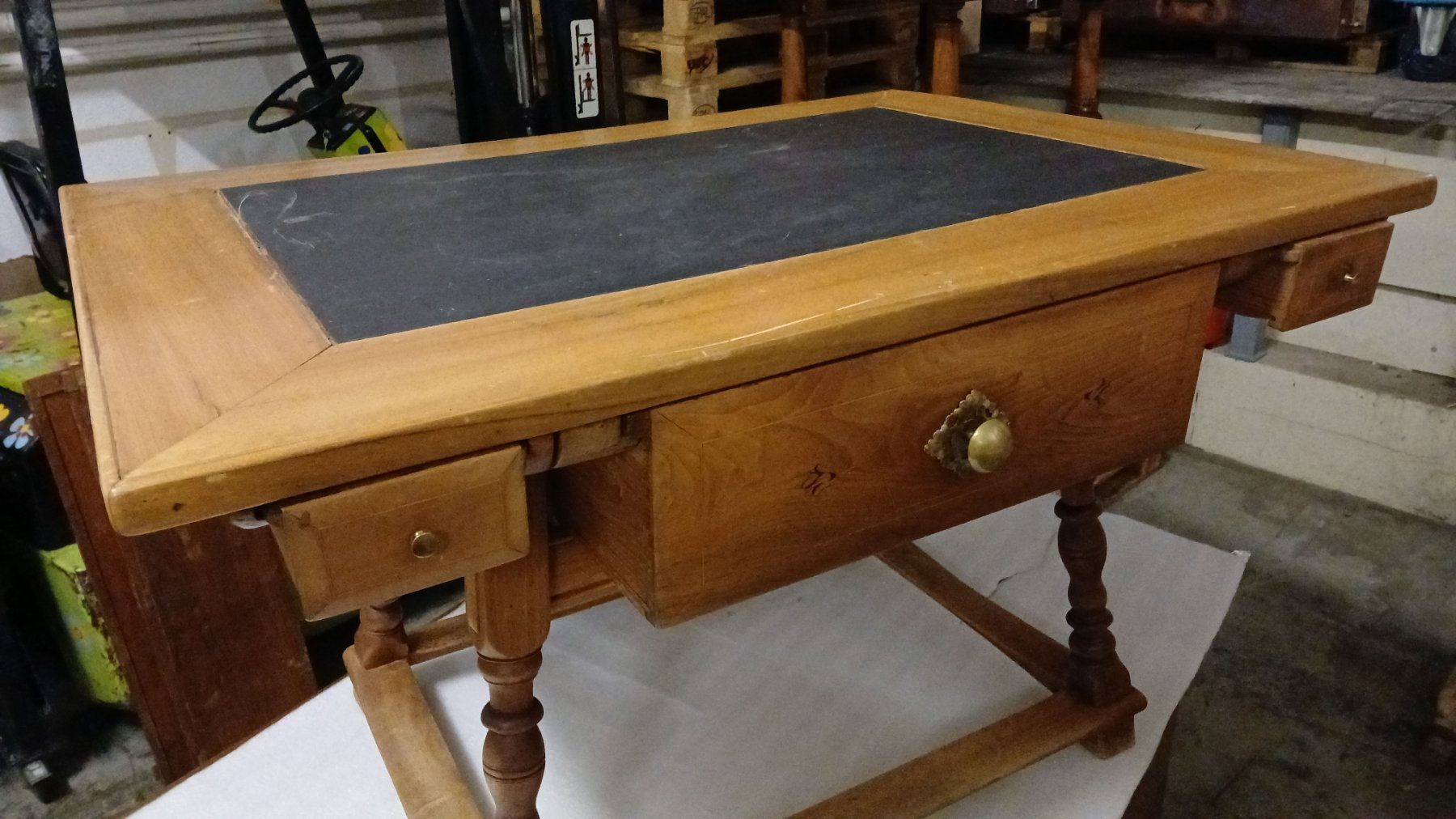 Tables: Einsigartiger Tisch – D'occasion à Rapperswil SG par amb_2xc6 1