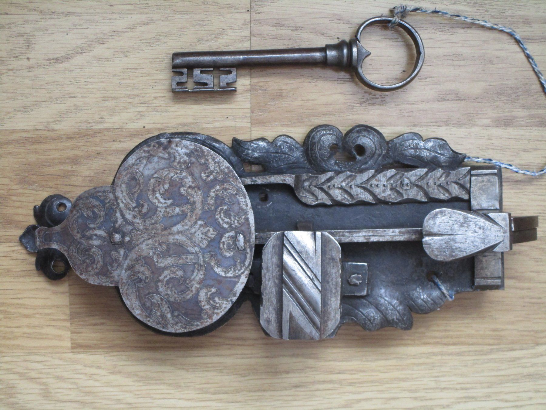 Cadenas: Antikes Schloss mit Schlüssel geschmiedet – D'occasion à Heimberg par Lupo57