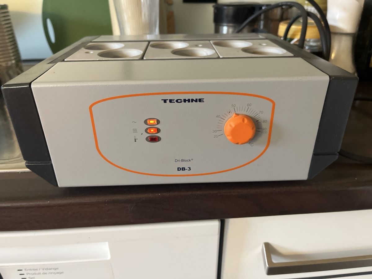 Steuerung: TECHNE Dri-Block DB-3 Heater - Precise Temperature Control – Gebraucht aus Tannay von joseluis1354