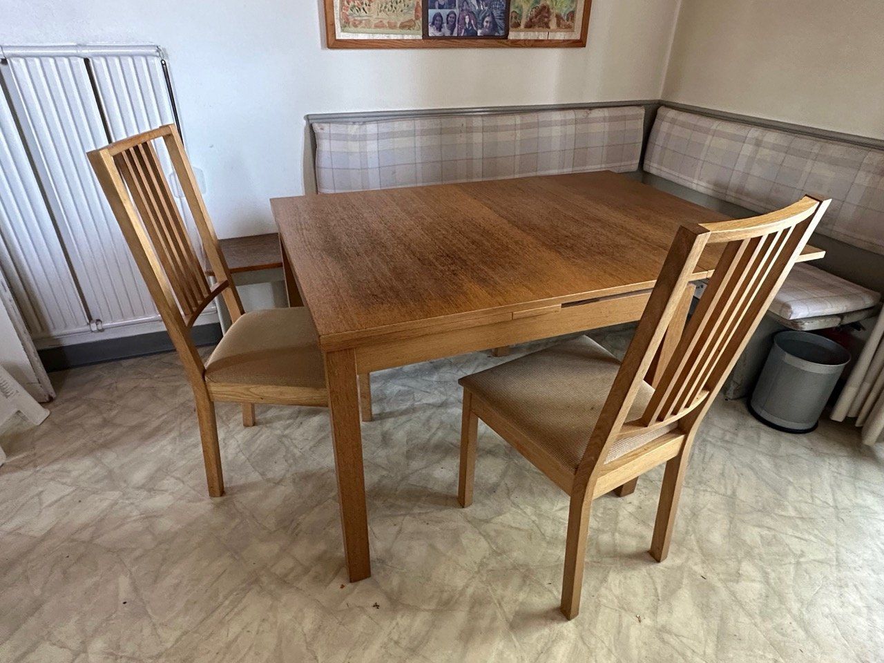 Tables: Ausziehbarer Esstisch mit Stühlen – D'occasion à Ins par ab_80