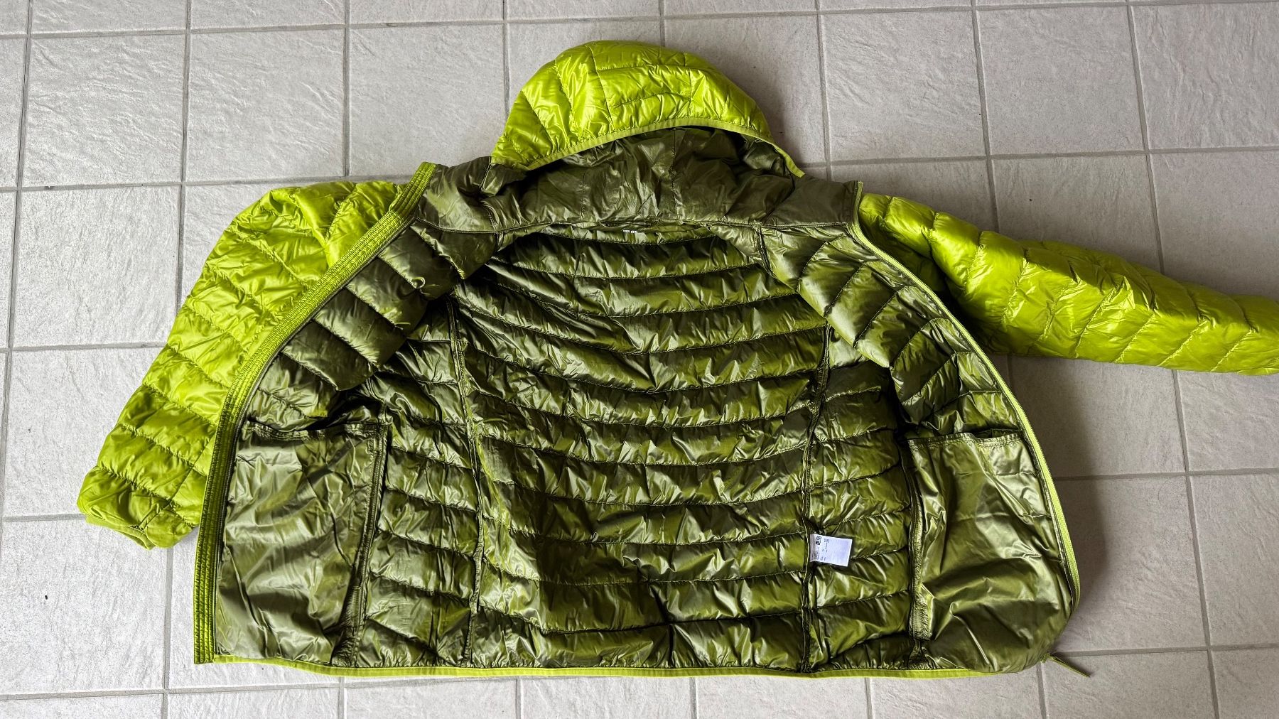 Jacken: Veste Puffer Uniqlo vert citron – Gebraucht aus Palézieux von arathilion 2