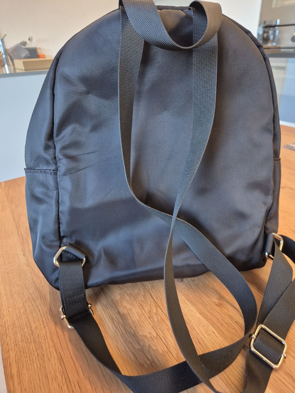 Zaini: Schwarzer Mini Rucksack mit Steppmuster - Top Zustand! – Nuovo (secondo la descrizione) da Arch venduto da chlibeck 1
