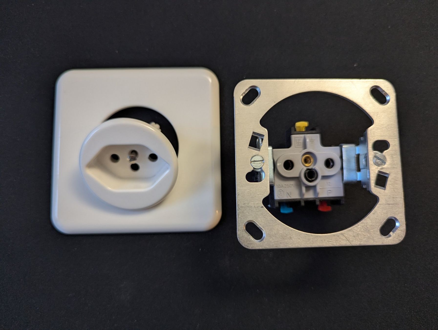 ABB Stecker: LFB (ABB) T13 UP-Steckdose – Gebraucht aus Basel von kozy.li 1