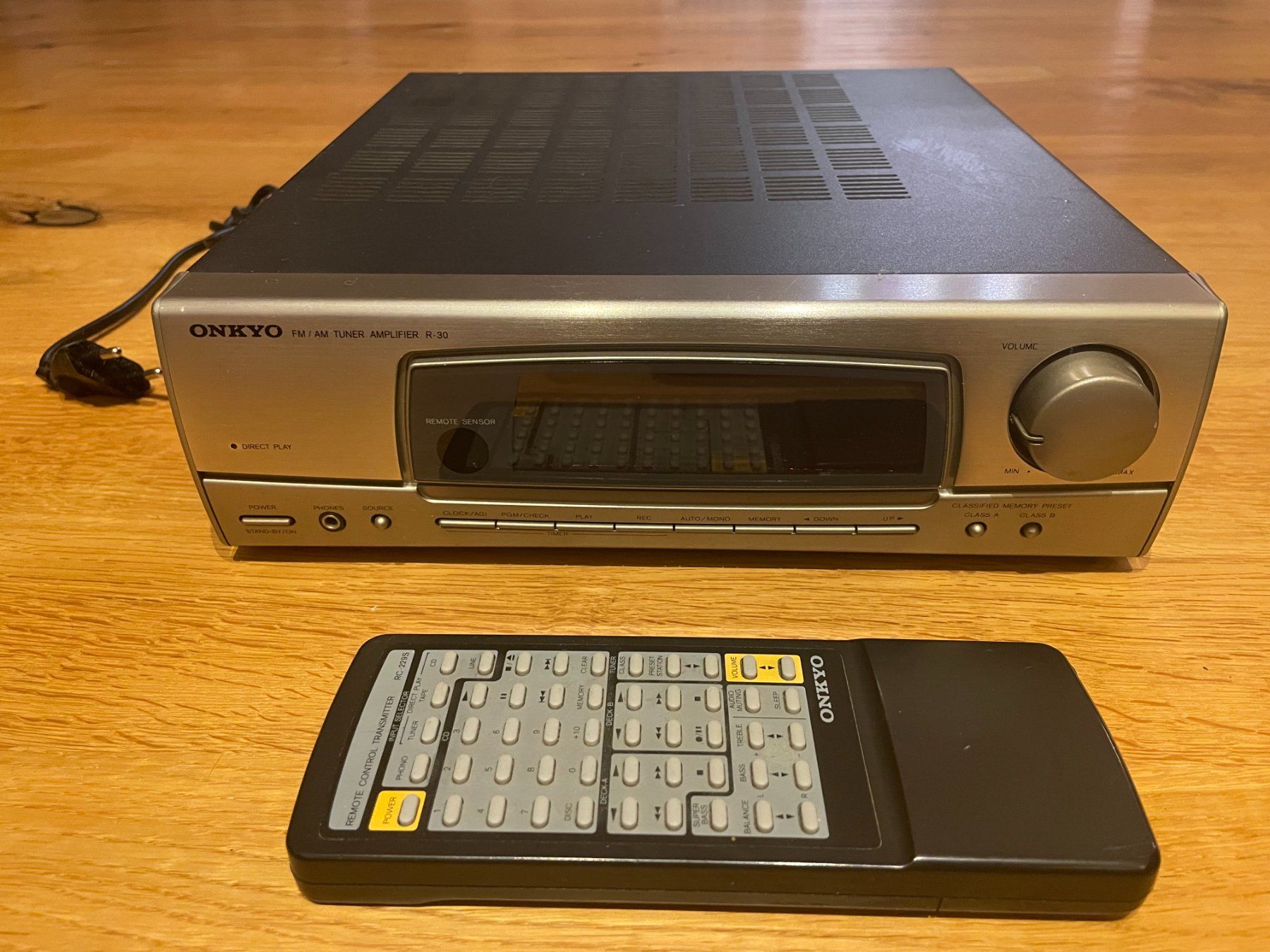 Onkyo Verstärker: ONKYO Amplifier R-30 – Gebraucht aus Horgen von Maessli