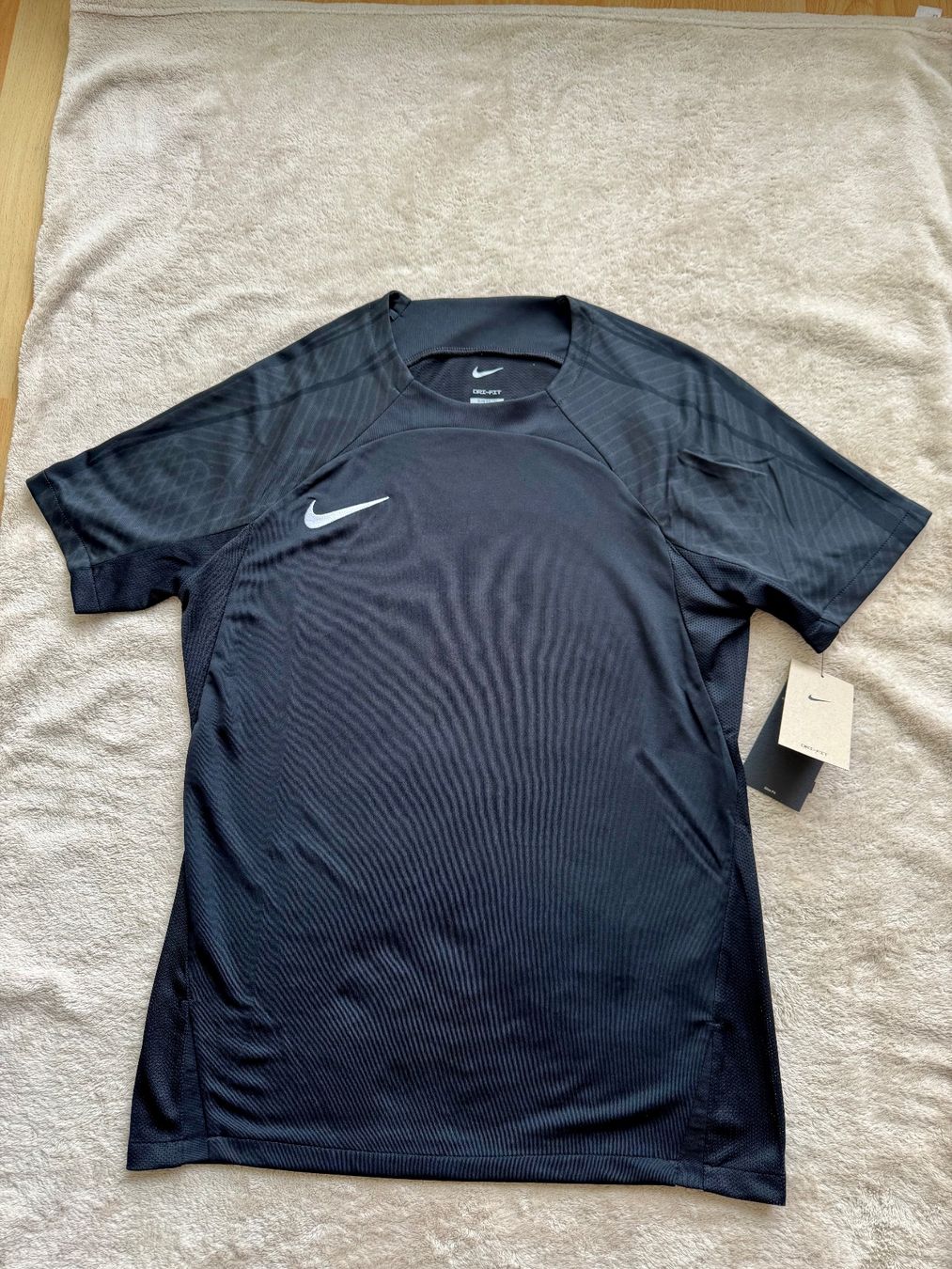 Nike T-shirt: Nike Performance – Nuovo e nell'imballaggio originale da Oftringen venduto da bmw_b8bm