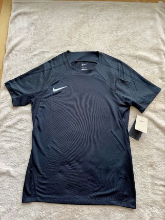 Nike Performance