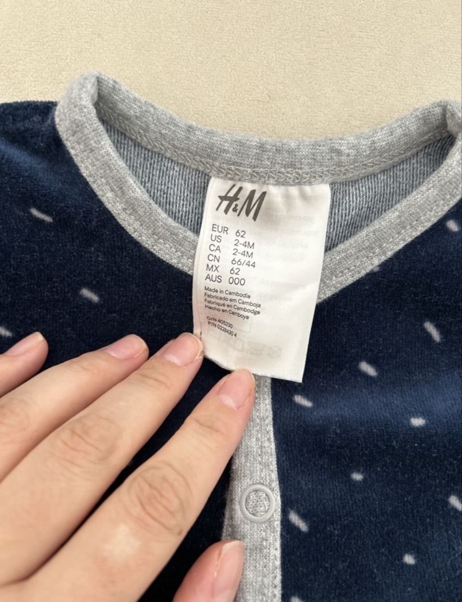 H&M Pyjamas & Ähnliches: Baby Pijama 62  H+M aus Samt – Gebraucht aus St. Gallen von oli_ryy9 1