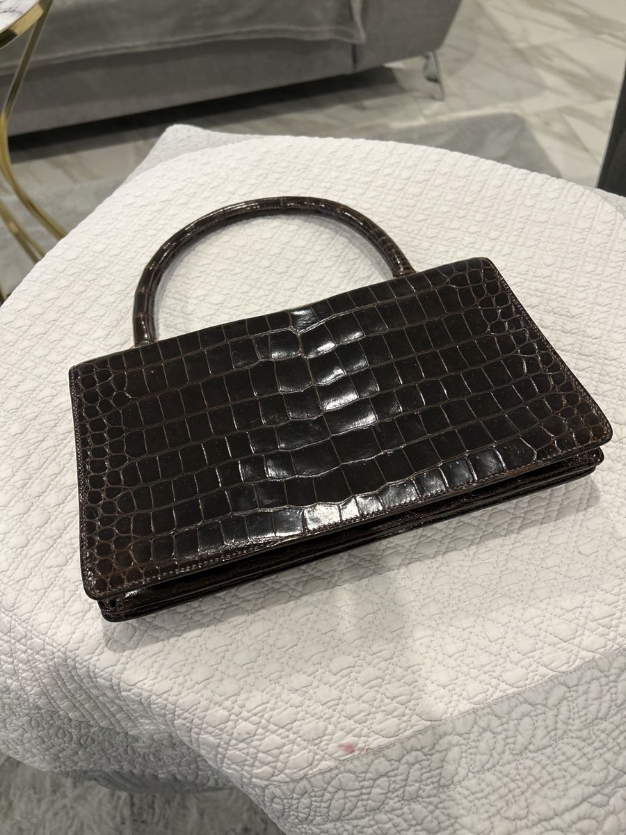 Hermès Taschen für Damen: Sac Hermès ring crocodile brun vintage  – Gebraucht aus Villars-sûr-glane von  4