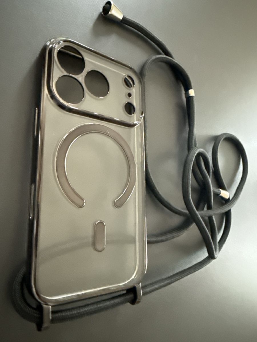 Apple Cover & Protezioni schermo: iPhone 17 Pro Black Hülle mit Necklace Band – Nuovo e nell'imballaggio originale da Küsnacht ZH venduto da 4me0 2