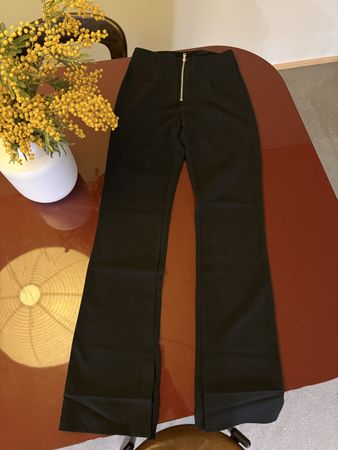H&M Schwarze Stoffhose mit Schlitz, Gr. 34, neuwertig 🖤