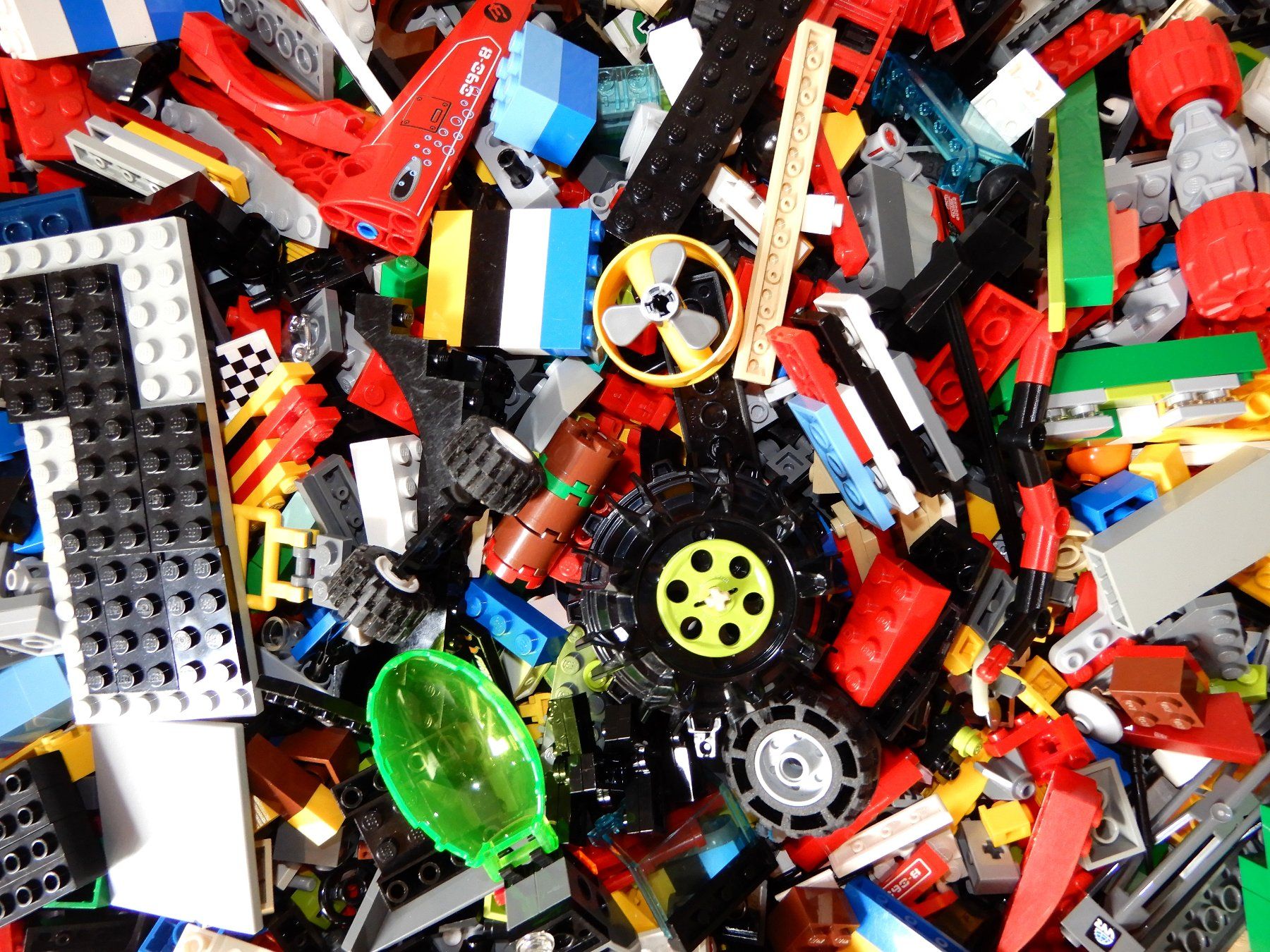 Lego Kit di costruzioni: LEGO Technic diverse 2,4 Kg mit6 Minifiguren – Usato da Senèdes venduto da tintinette43 5