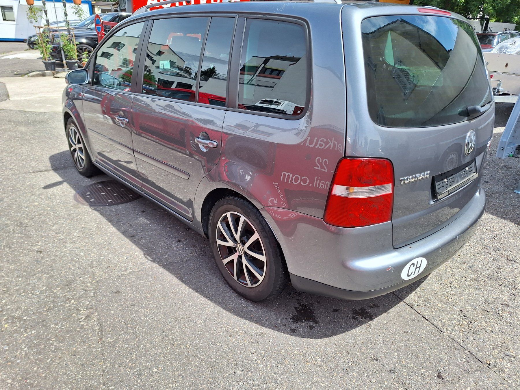 VW Automobili: VW Touran 2.0 TDI – Usato da Kloten venduto da Vgosy 2