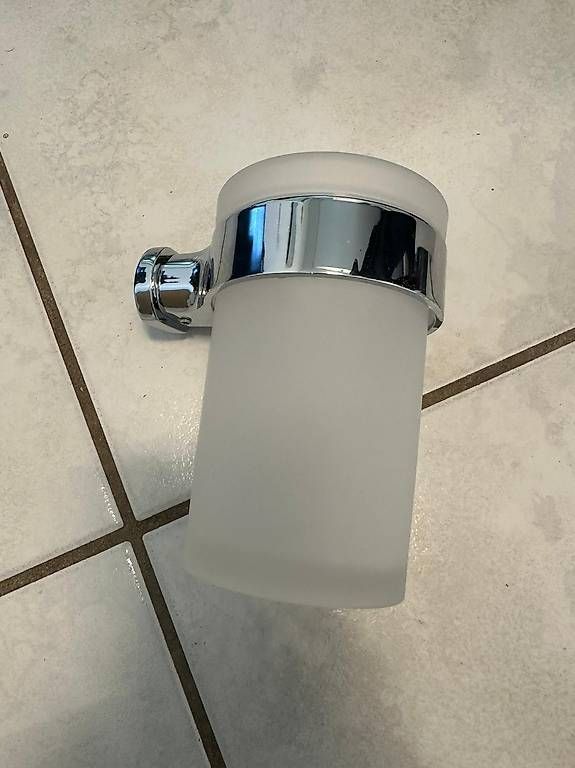 WC: Divers accessoires pour salle de bain – Usato da Sonceboz-Sombeval venduto da michael.l 4
