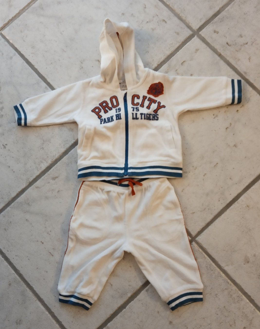 Lotti & Set di vestiti: Kleiderpaket Jungen Größe 68 – Usato da Chur venduto da Rodanisa 1