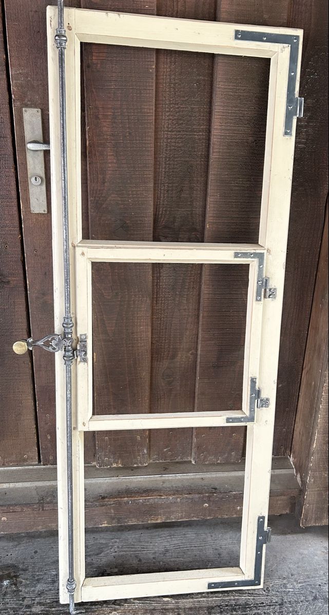 Fenster: Ein wunderschöner alter Fensterflügel. – Gebraucht aus Gwatt (Thun) von ate_6ng8 1