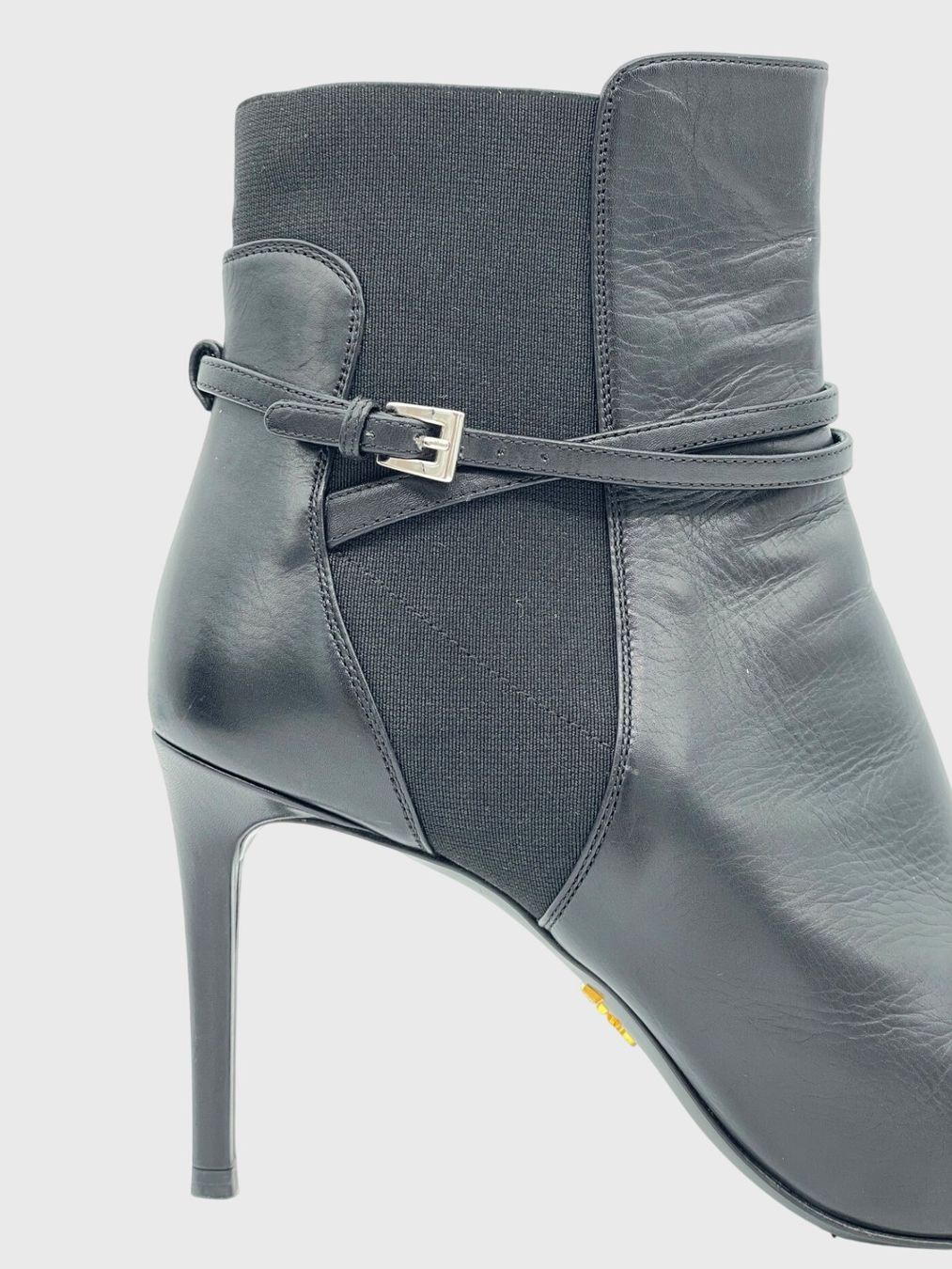 Prada Scarpe da donna: Prada Pointed Toe Buckle Strap Ankle Boot EU 39.5 Schwarz – Usato da Zürich venduto da shoe_shop 4