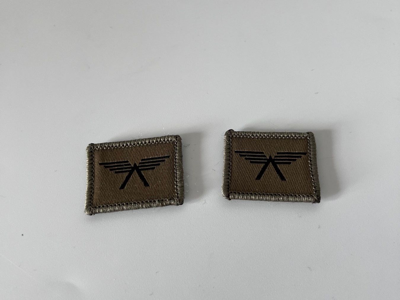 Schweizer Armee Placchette & Badge: Swiss Air Force Fliegersoldat Abzeichen 2x – Nuovo (secondo la descrizione) da Frauenfeld venduto da isa_9cy7
