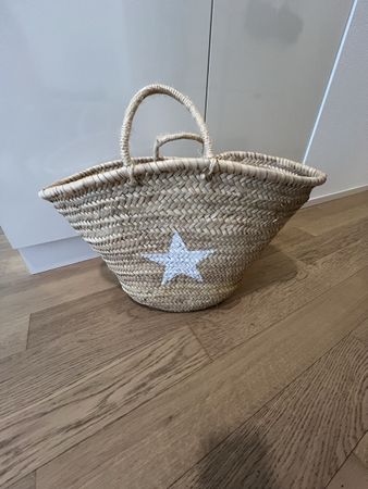 Stylishe Korbtasche