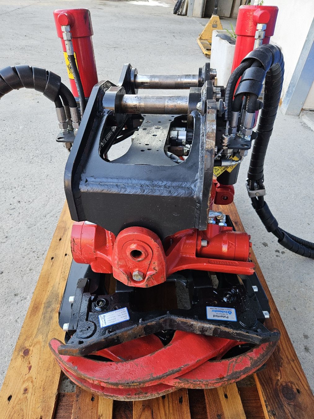 Escavatori: Rototilt Rt40 mit Greifer – Usato da Steinen venduto da Tmec 3
