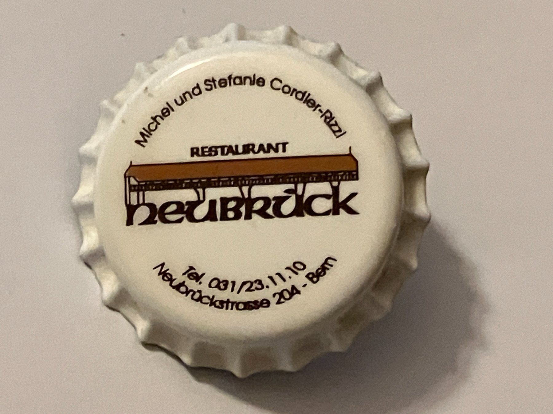 Placchette & Badge: 1 Pin Restaurant Heubrück Bern – Usato da Basel venduto da djwwpp