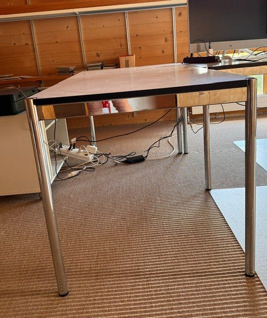 USM Tables: Weisser USM Tisch zu verkaufen – D'occasion à Murten par Fee24 1