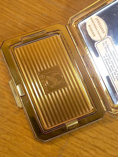 Make-up: Poudrier art déco (rechargeable) – Usato da Ponts-de-Martel venduto da Henri-Louis 1