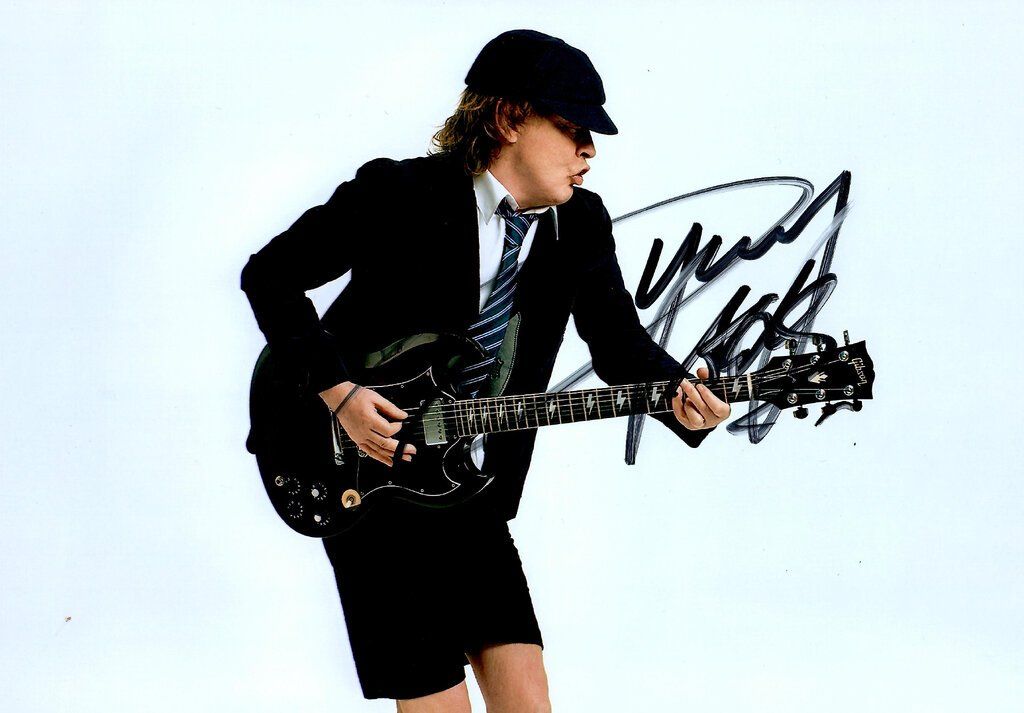 Autografi: Angus YOUNG AC/DC / TOP AUTOGRAMM – Usato da Egg b. Zürich venduto da Dbunny