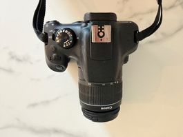 Canon EOS 1300D + 2 Objektive + SD-Karte + Ladegerät