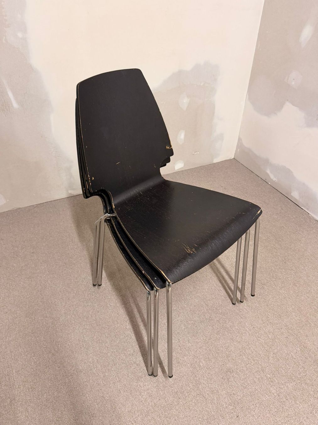 Ikea Chaises: Ikea Vilmar Stuhl in schwarz, stapelbar – D'occasion à Rickenbach ZH par Der-Insider 6
