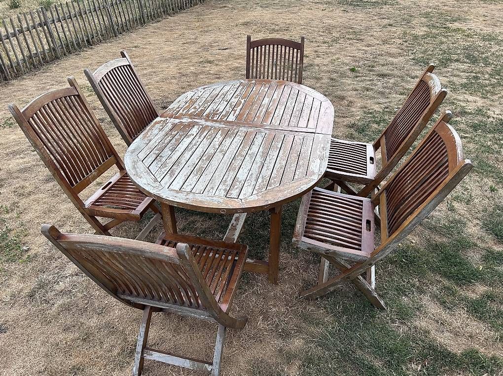 Set de table et chaises: Table et chaises de jardin en Teck – D'occasion à Cuarnens par phi_xj9z 1