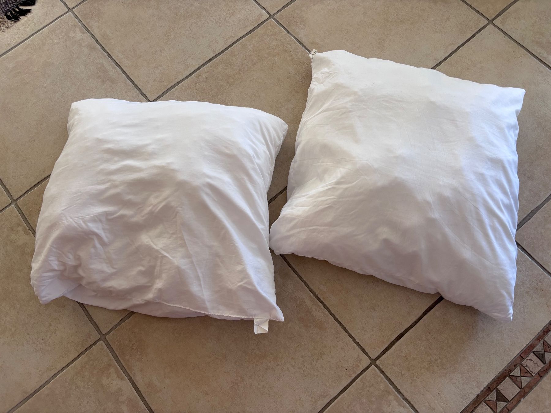 Coussins: 2 Kissen 65x65 cm – D'occasion à Balsthal par Uroby