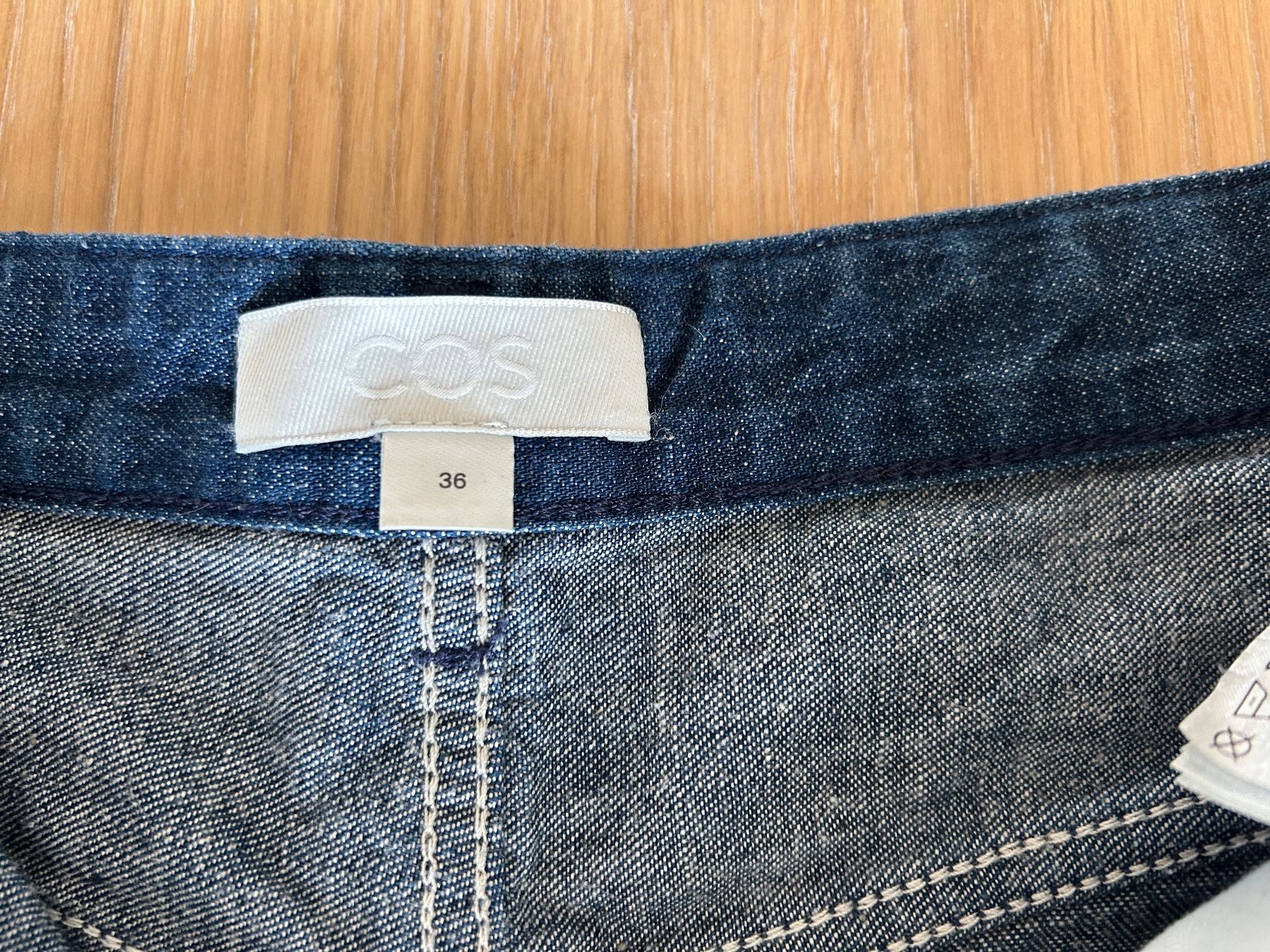 Cos Jeans: Lot de 2 Jeans COS Taille 36 – Usato da Fribourg venduto da sophlg 9
